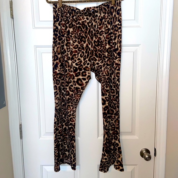 ๐ซSOLD๐ซ Cheetah print flared pants PLUS SIZE - Picture 2 of 4